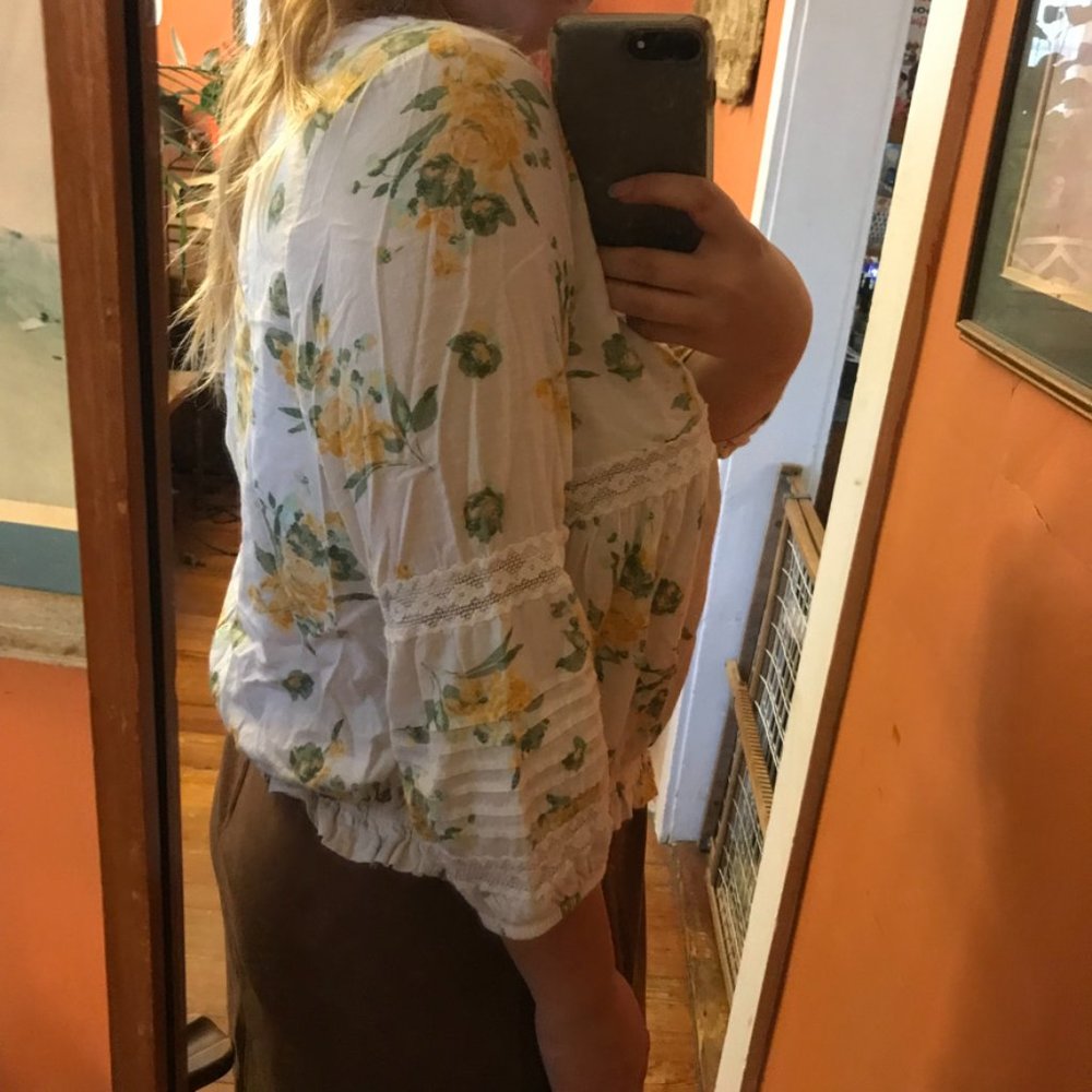 White and Yellow Blouse - Picture 2 of 8